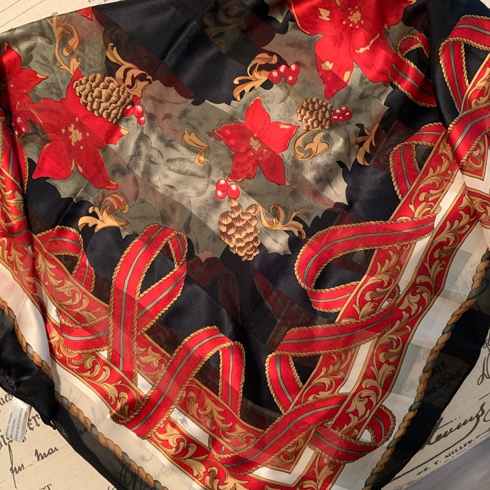 SOLD Vintage ladies holiday silk scarf - Picture 2 of 9